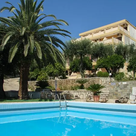 La Calma 2* Dassia (Corfu)
